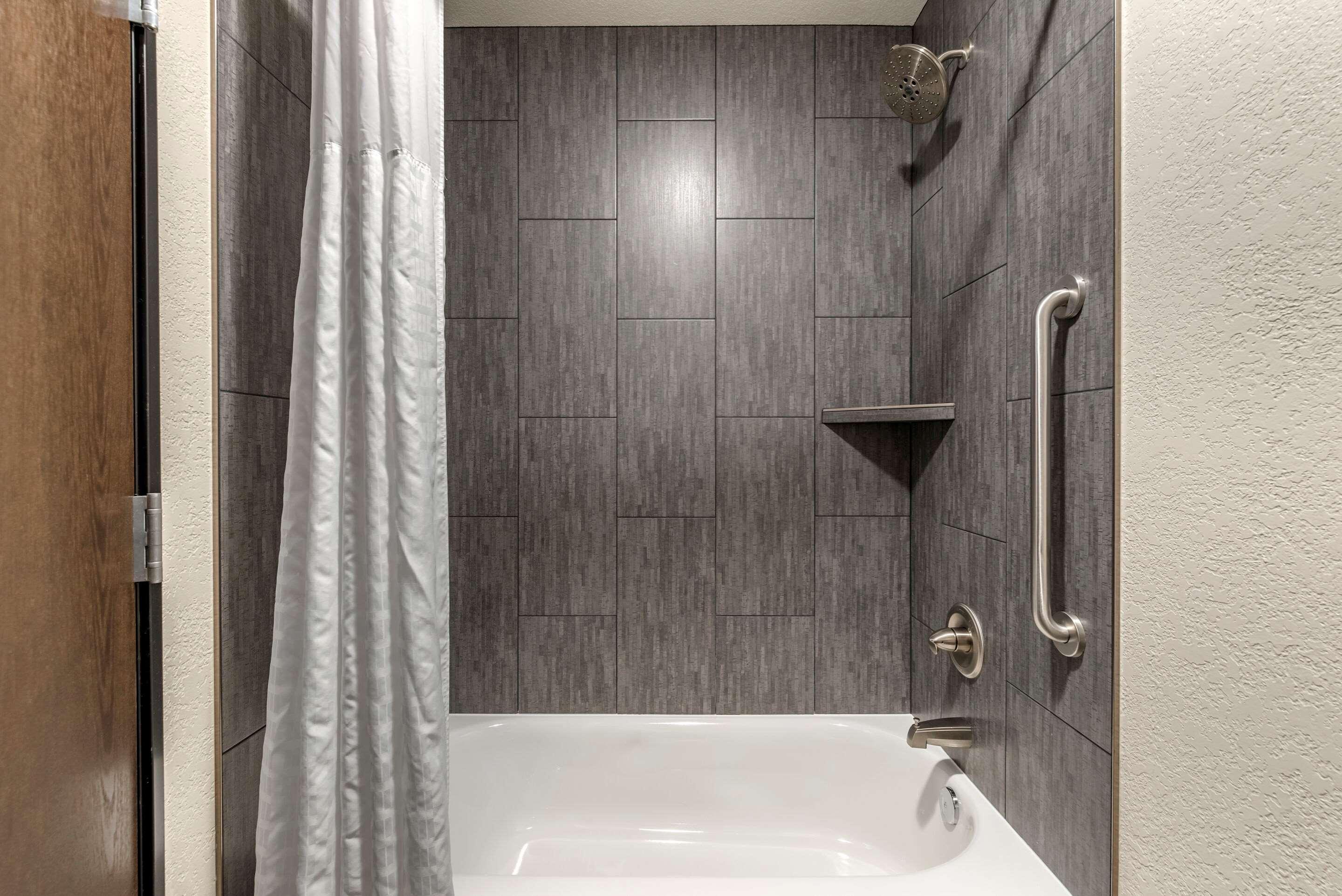 Comfort Inn & Suites Tualatin - Lake Oswego South Εξωτερικό φωτογραφία