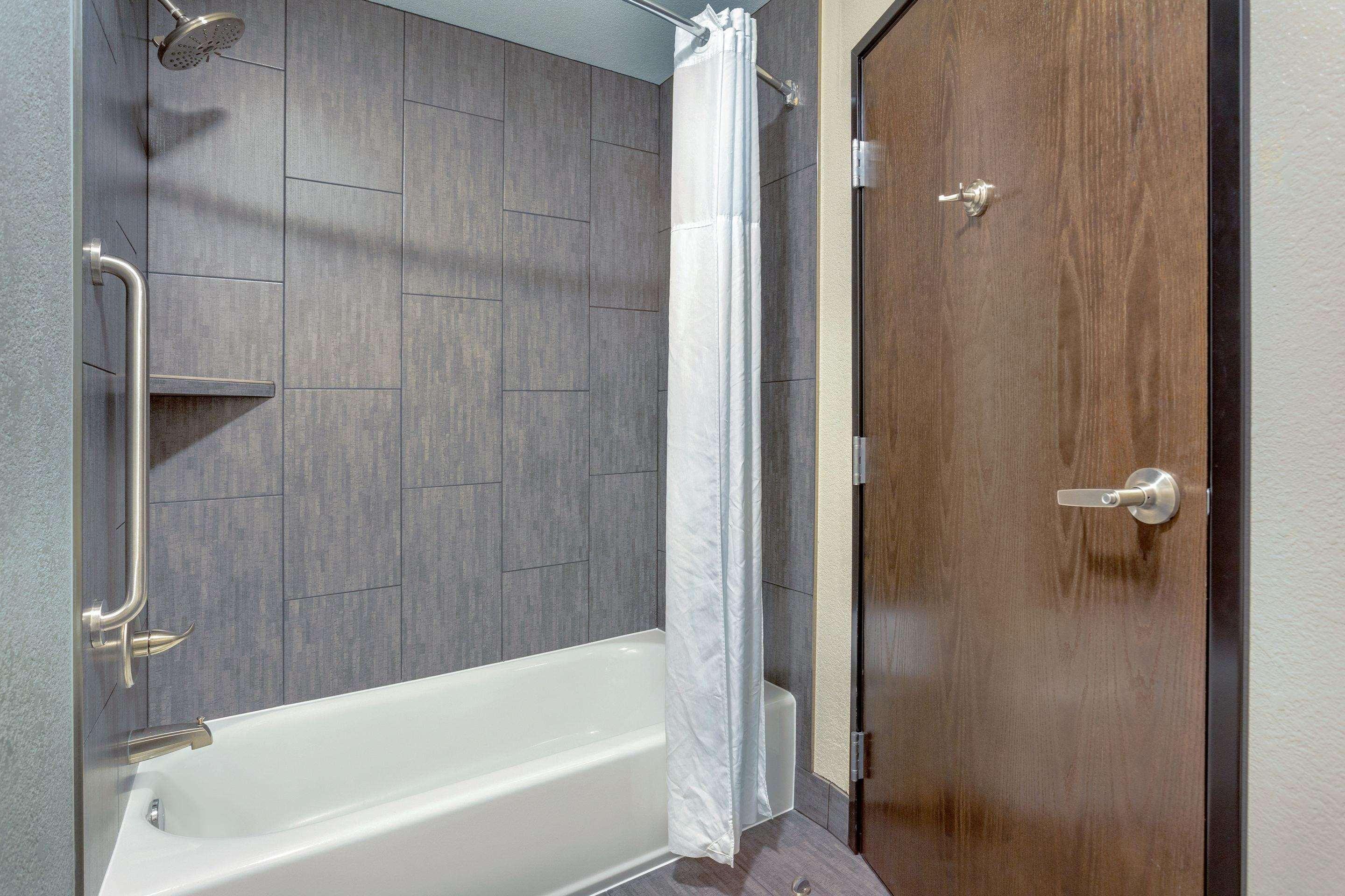 Comfort Inn & Suites Tualatin - Lake Oswego South Εξωτερικό φωτογραφία