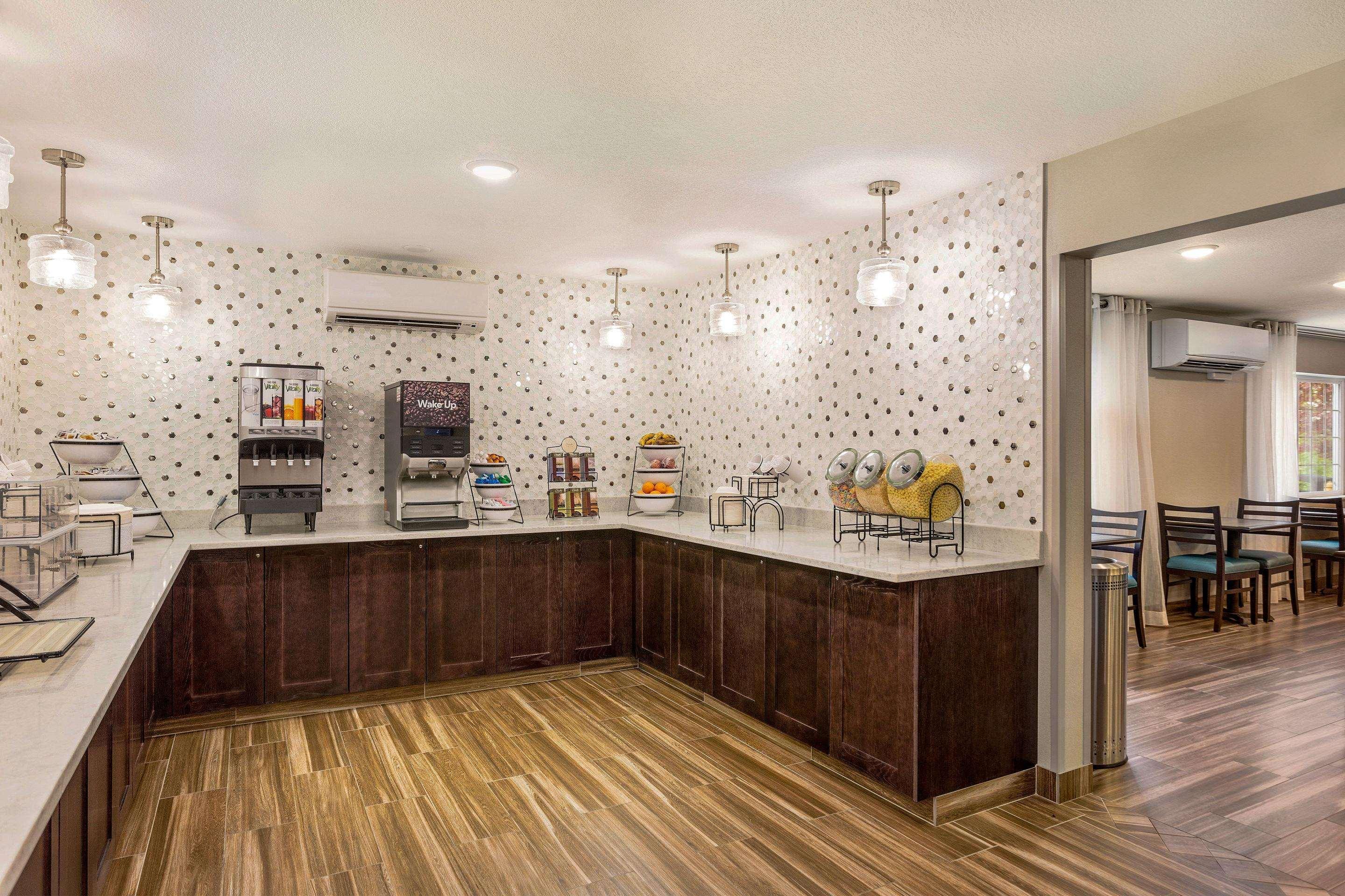 Comfort Inn & Suites Tualatin - Lake Oswego South Εξωτερικό φωτογραφία