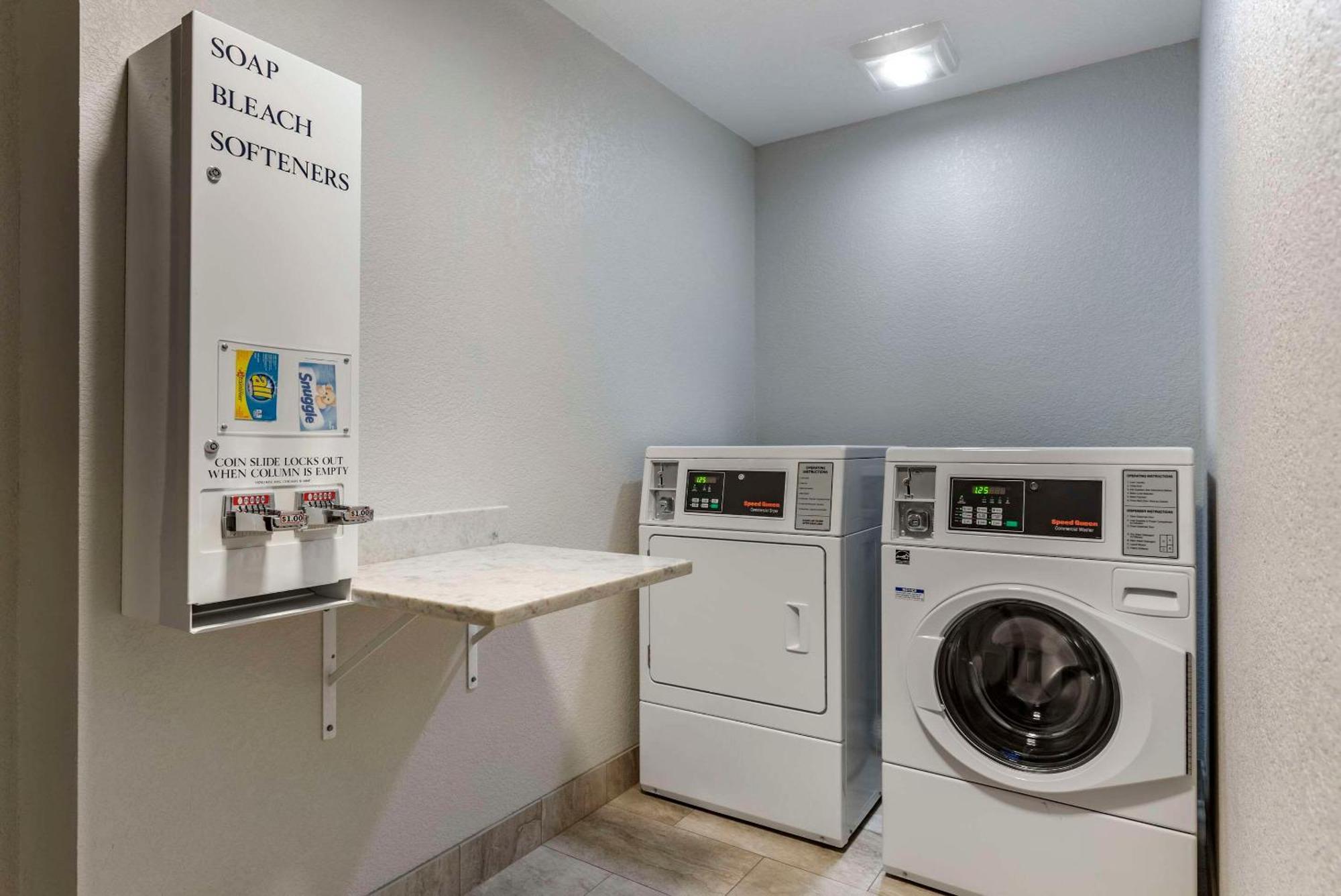 Comfort Inn & Suites Tualatin - Lake Oswego South Εξωτερικό φωτογραφία
