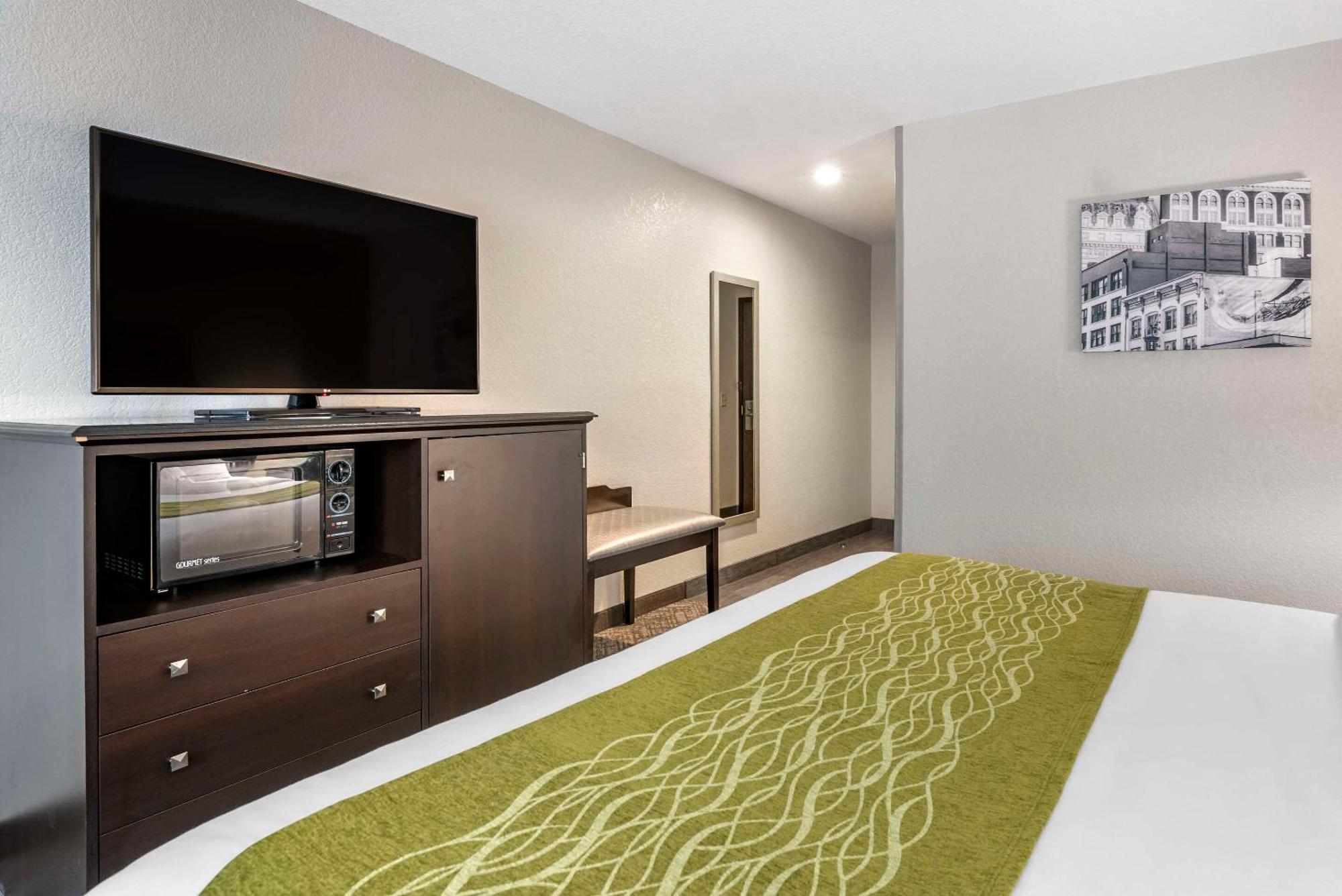 Comfort Inn & Suites Tualatin - Lake Oswego South Εξωτερικό φωτογραφία
