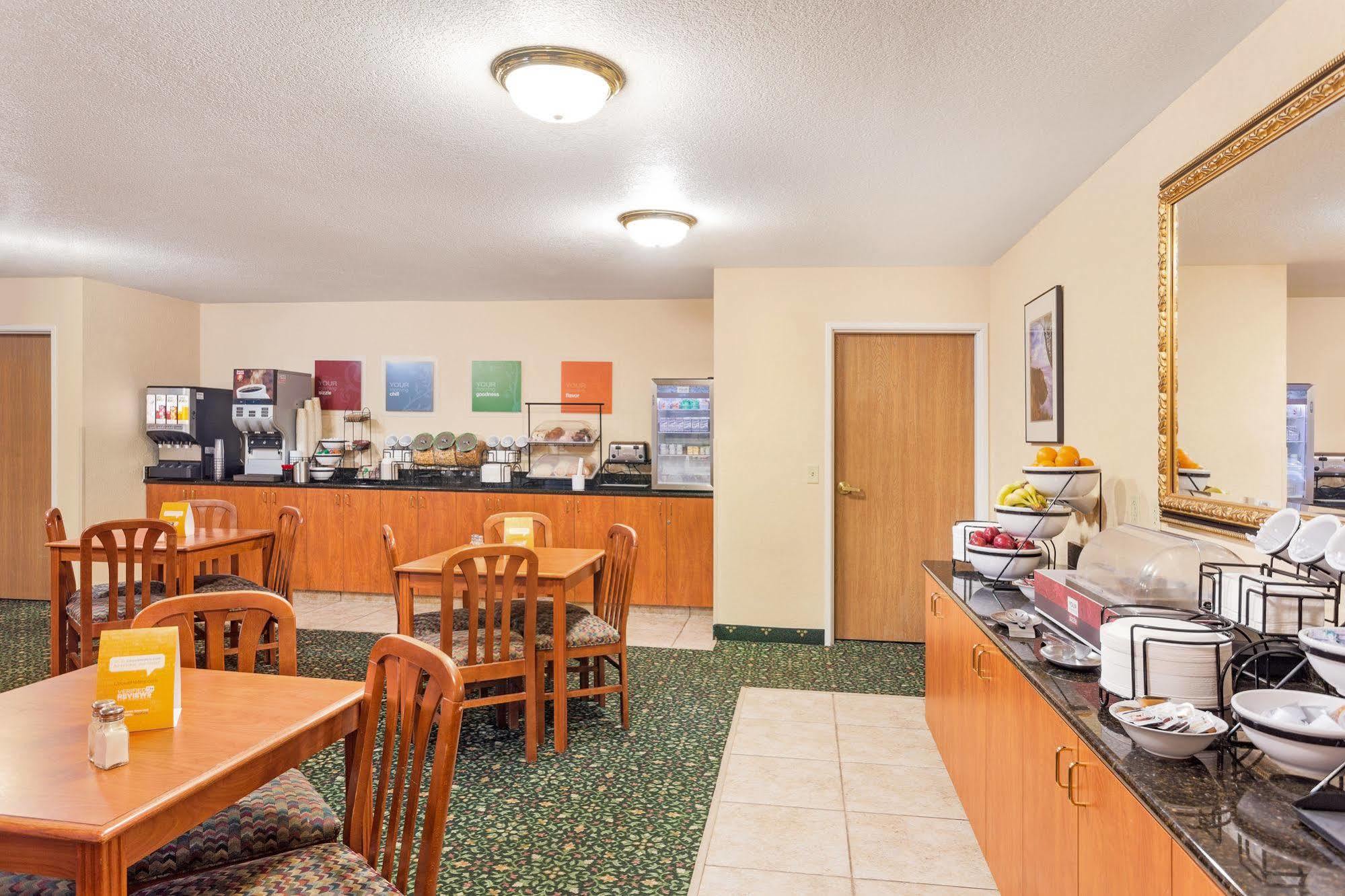 Comfort Inn & Suites Tualatin - Lake Oswego South Εξωτερικό φωτογραφία