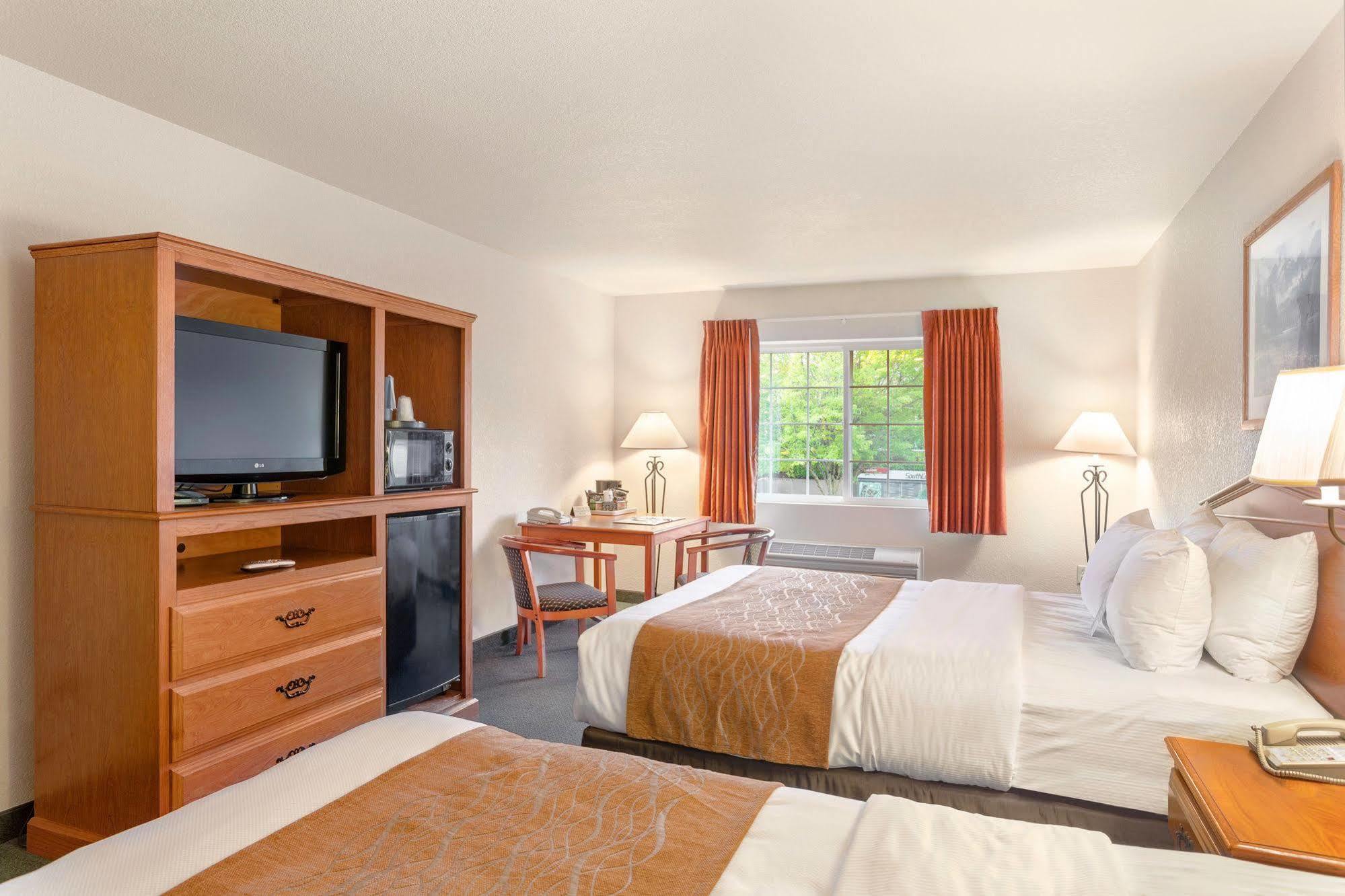 Comfort Inn & Suites Tualatin - Lake Oswego South Εξωτερικό φωτογραφία