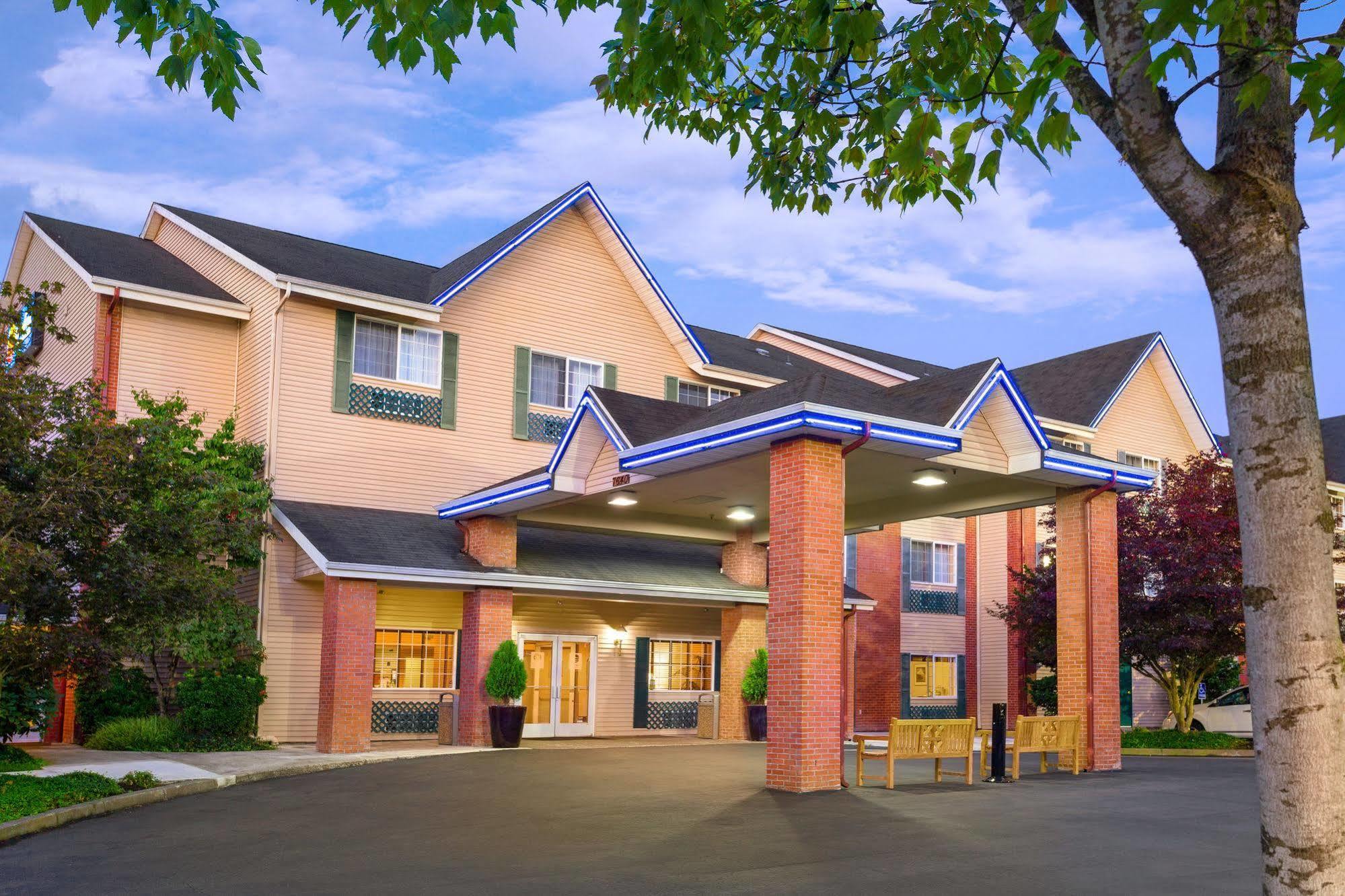 Comfort Inn & Suites Tualatin - Lake Oswego South Εξωτερικό φωτογραφία