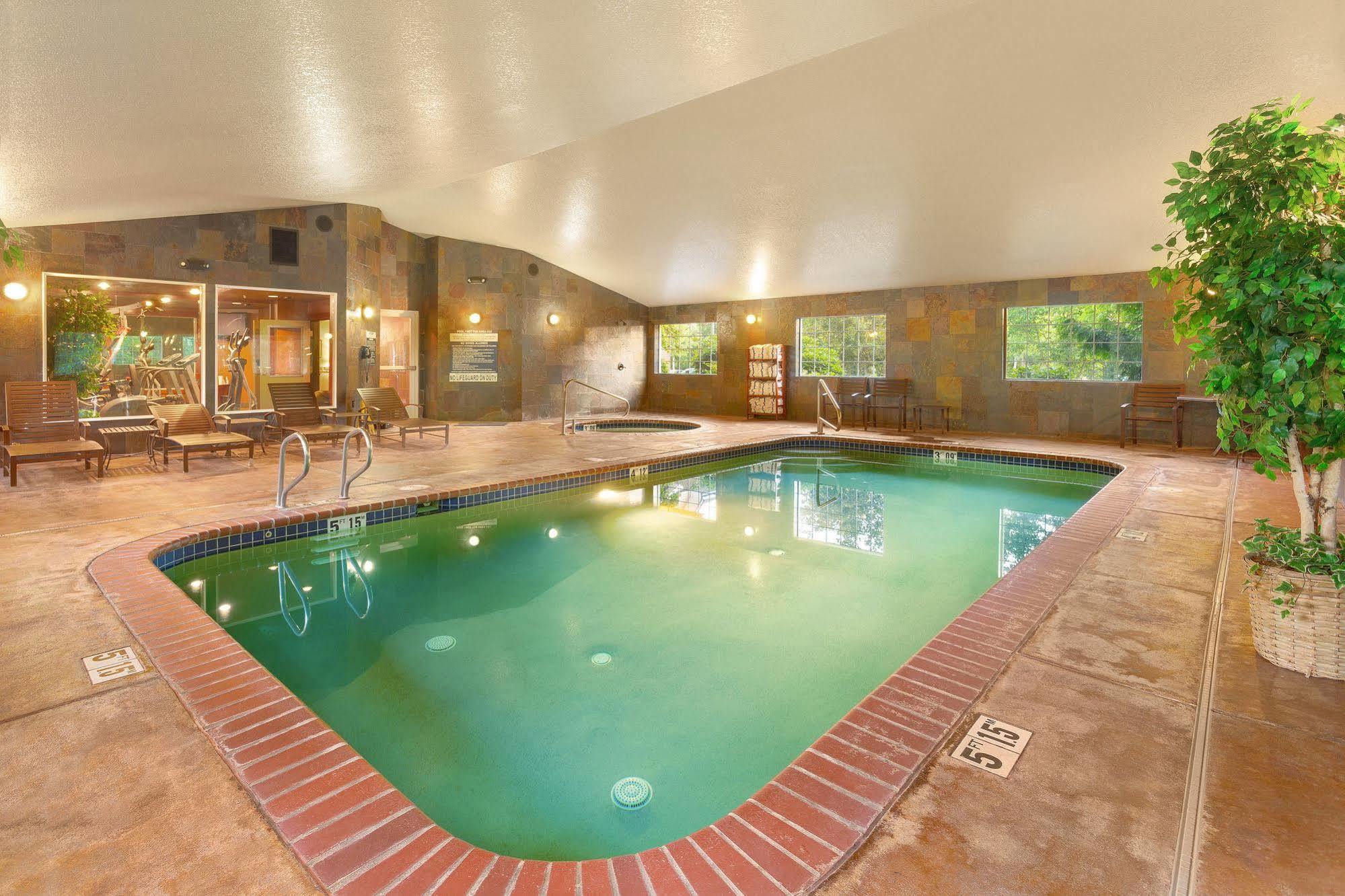 Comfort Inn & Suites Tualatin - Lake Oswego South Εξωτερικό φωτογραφία