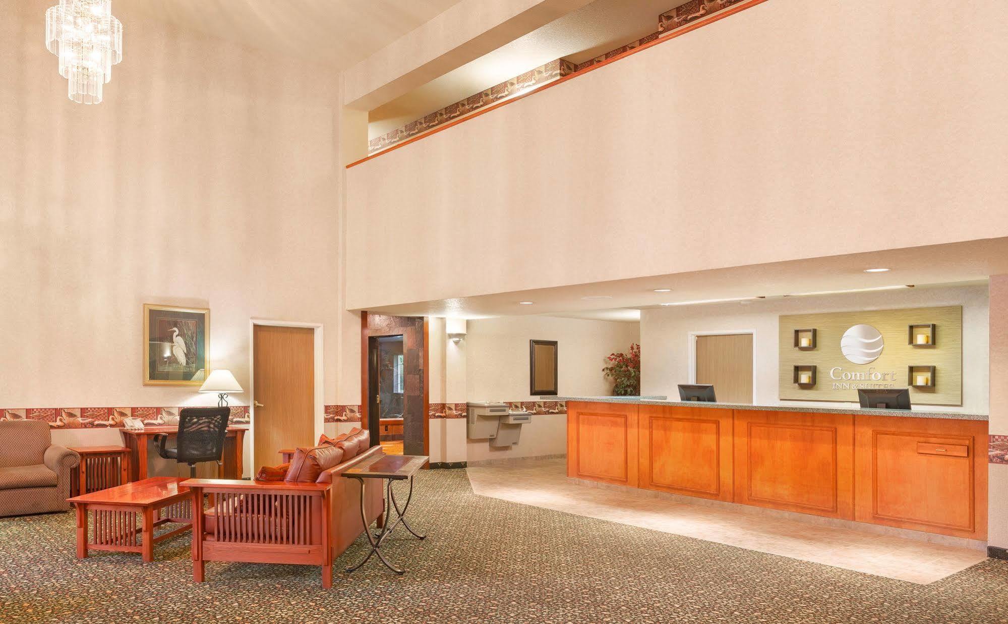 Comfort Inn & Suites Tualatin - Lake Oswego South Εξωτερικό φωτογραφία